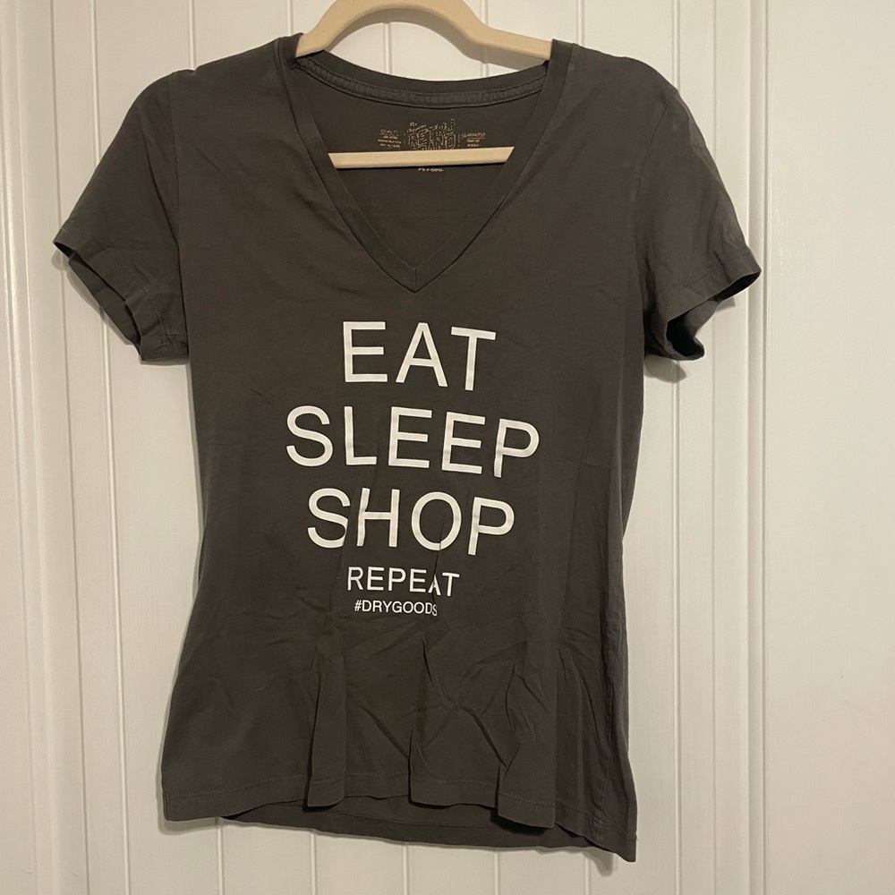V neck graphic tee